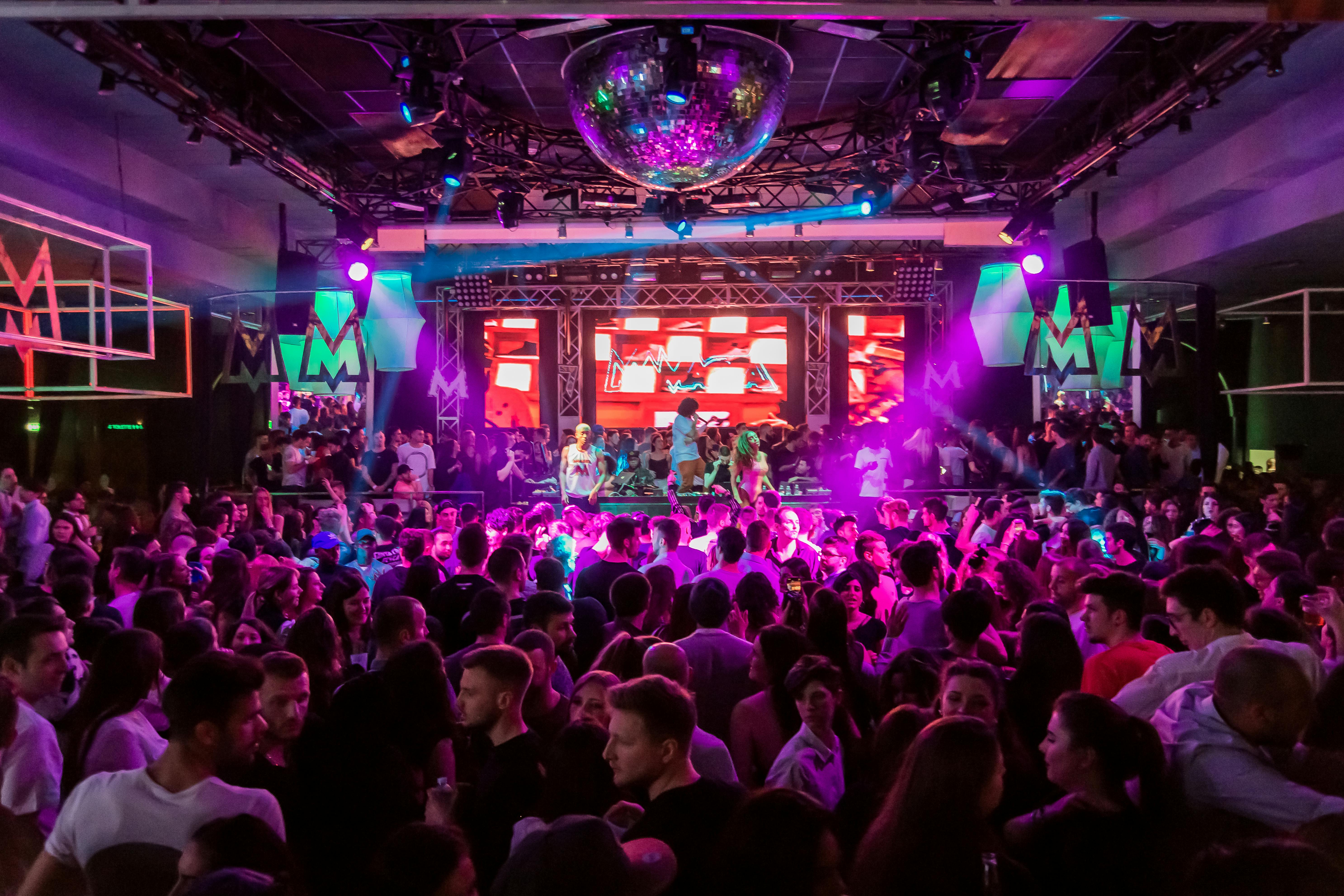 Paars verlichte club in Mexico